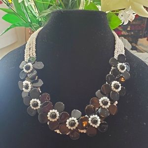 handmade necklace is very beautiful shape of flowe